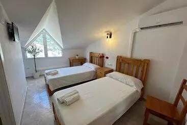 فندق Hostal Sango Sierra De Las Nieves
