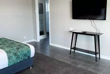 בית מלון כפרי Cascades Motor Inn