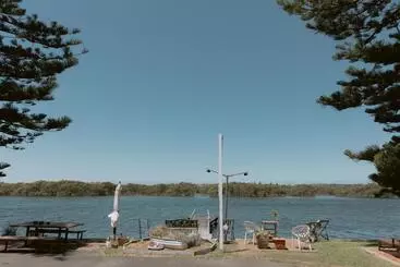 Black Swan Waterfront Motel