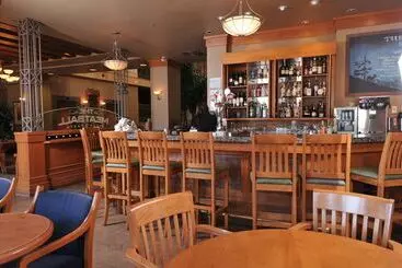 Отель Banff Ptarmigan Inn