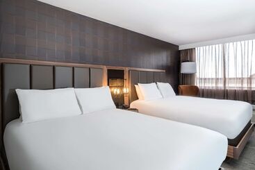 هتل Doubletree By Hilton Kitchener