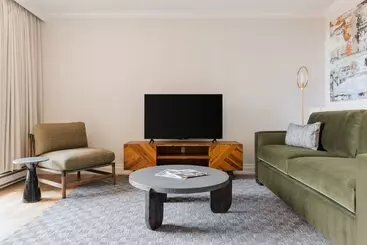 Daire Sonder The Sunset