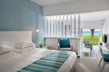 Отель Nissi Beach Resort