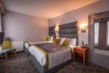 בית מלון כפרי Lake Of Shadows