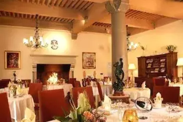 هتل Chateau Des Comtes De Challes