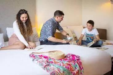 בית מלון כפרי Hôtel Mercure Tours Nord