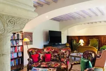 هتل Les Messugues