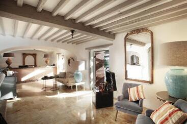 هتل Les Messugues