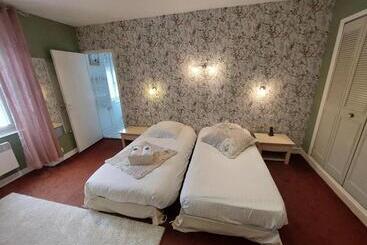 בית מלון כפרי Logis Hôtel Restaurant La Vieille Auberge, Art And Gallery