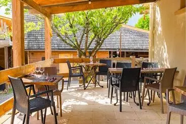 ホテル Le Relais Des Lacs Bourgogne Morvan