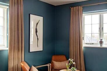 ホテル The Falcon