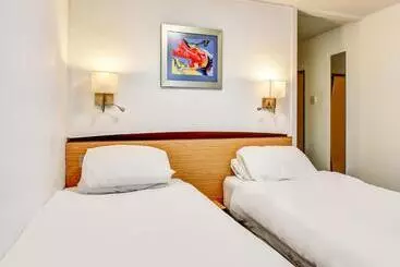 The Hotel Rafiya, Redditch