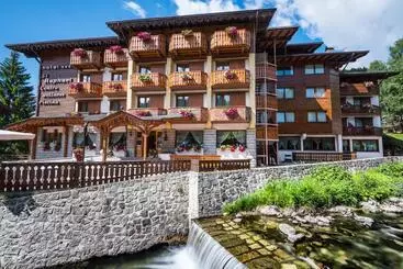 ホテル St. Raphael