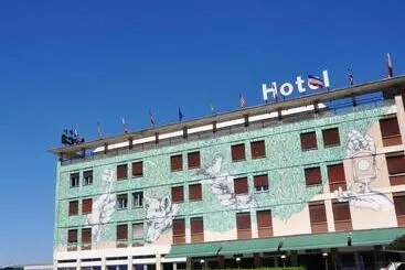 Lh Hotel Arca Street Art