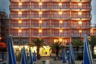 فندق Tourist Residence