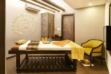 The Shalimar Hotel, Kemps Corner