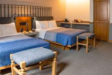 هتل Hacienda Jurica By Brisas