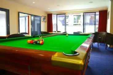 Отель Aaron Court Motor Inn