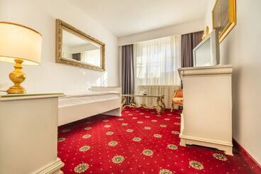 هتل Imparatul Romanilor