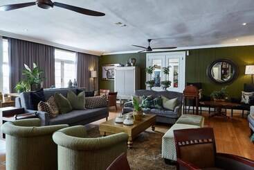 Отель The Devon Valley