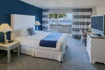 Bay Club Hotel And Marina