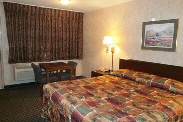 酒店 Richmond Inn & Suites