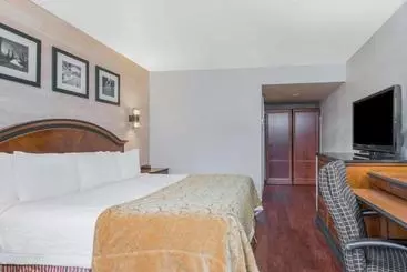 בית מלון כפרי The Days Inn University