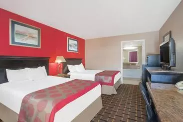 Ramada By Wyndham Edgewood Hotel & Conference Center