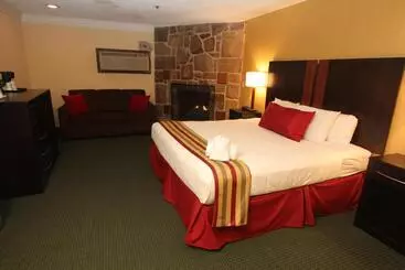 בית מלון כפרי Black Bear Inn & Suites