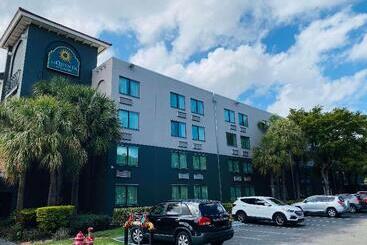 فندق La Quinta By Wyndham Ft Lauderdale Cypress Creek