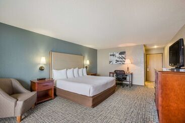 Отель Best Western Harbour Pointe Lakefront