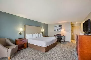 Отель Best Western Harbour Pointe Lakefront