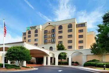 فندق Embassy Suites By Hilton Greensboro Airport
