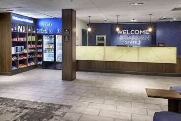 酒店 Hampton Inn Newark Airport