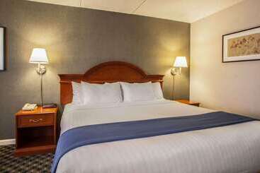בית מלון כפרי Quality Inn & Suites St Charles West Chicago