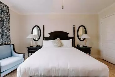 هتل Beachside Resort & Residences