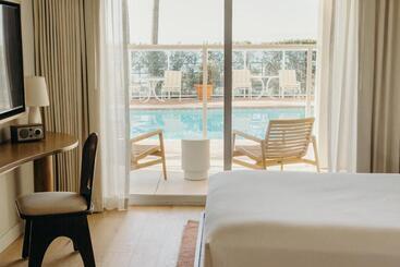 فندق Casa Loma Beach