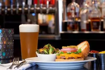 هتل Kansas City Airport Marriott