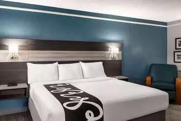 Отель La Quinta Inn By Wyndham Victoria