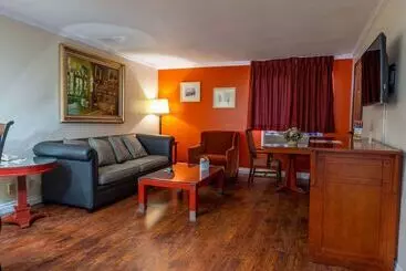 فندق Howard Johnson By Wyndham Buena Park