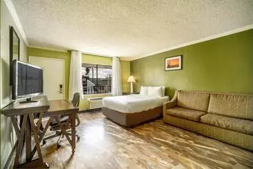 The Buena Park Hotel & Suites