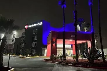 בית מלון כפרי Best Western Plus Commerce