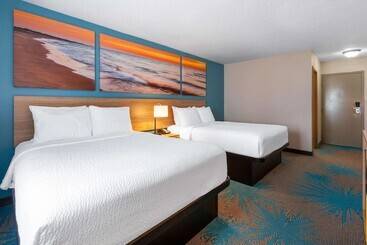 هتل Days Inn By Wyndham Sandusky Cedar Point