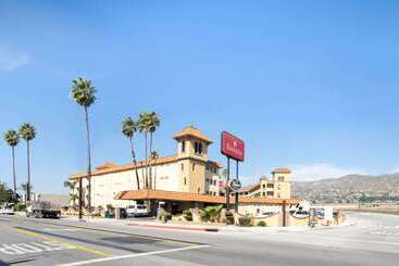 فندق Ramada By Wyndham Burbank Airport