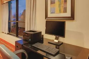 فندق Ramada By Wyndham Fairfield Nj