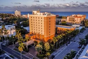 リゾートホテル The Atlantic Suites On The Ave