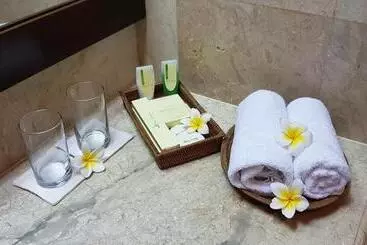 بانگلو Puri Bambu