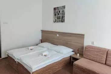 هتل Morava