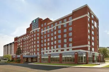 Hotel Embassy Suites By Hilton Montreal Airport