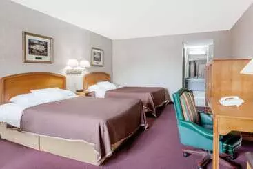 فندق Howard Johnson By Wyndham Niagara Falls